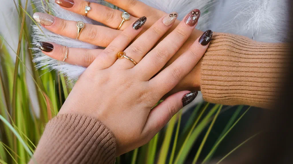 Nails with a milky, pearlescent glazed donut shimmer like a glossy doughnut glaze